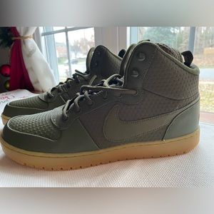 Never worn Men’s Nike Ebernon Mid Winter in Olive Canvas